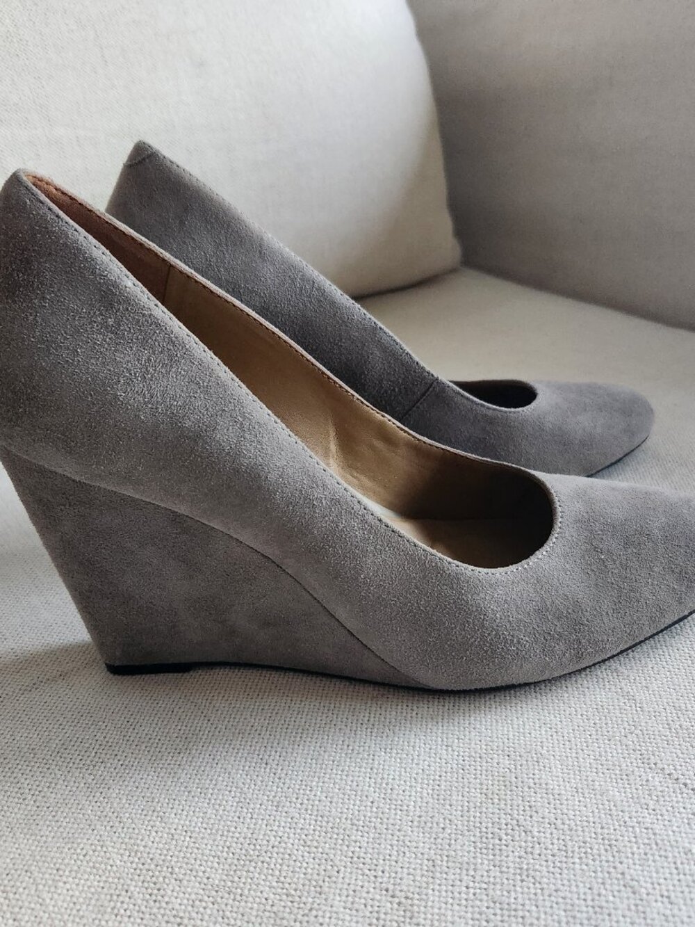 Aerosoles Gray Suede Wedge Pumps - US 11